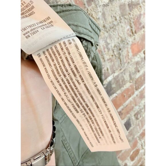 ABERCROMBIE & FITCH • Army Green Cargo Pant • Ladies size 27|4 - Picture 3 of 8